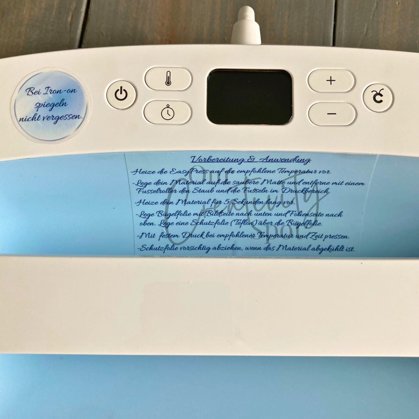 GERMAN Easy Press Heat Guide Cheat Sheet Sticker, Beginners Guide for Cricut Temperature Settings, Material Iron on HTV Time Description